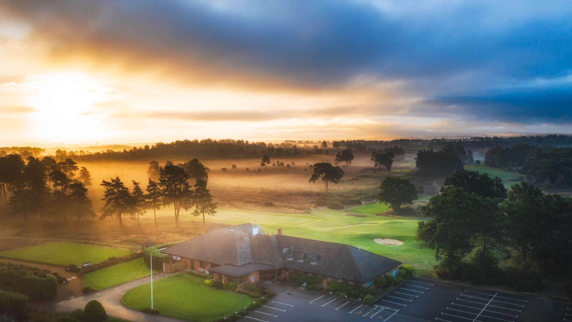Clubhouse-Hankley-Common-Golf-Club-1119-Edit